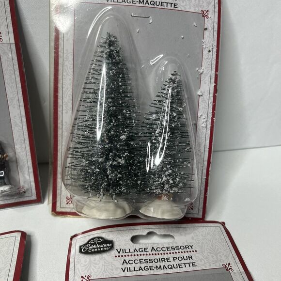 Lot Of 7 Cobblestone Corners Christmas Village Accessories - Picture 4 of 8